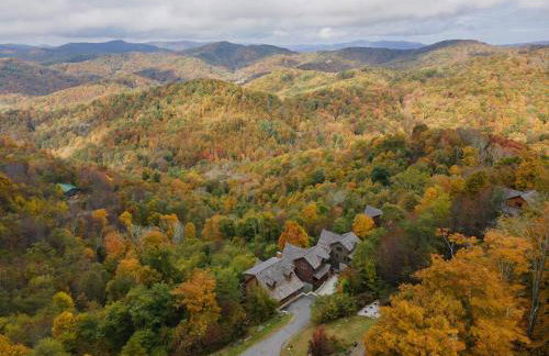 4BR Cabin with Ski Resort, Mtn Views & Hot Tub - Foto 42