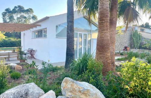 Barn Cottage at Yoga Farm with Natural Swimming Pool near Beach - Foto 6