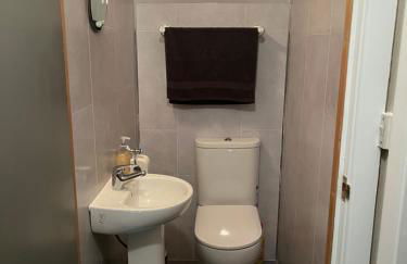 Comfortable and Convenient 4 Bedroom Home - Foto 8