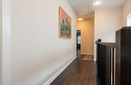 15mi to FIFA l Walkable l Gym l Garage l Heights! - Foto 21