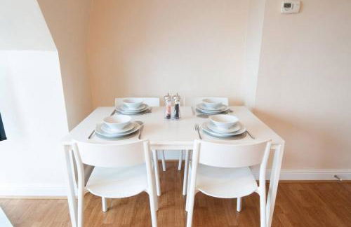 Caribou Suite-Bright & Spacious 2-Bed, Gated Parking, Close to City & Hospital - Foto 15