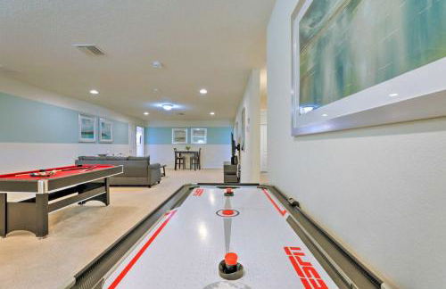 New Upscale 8BR Kissimmee Retreat with Private Pool, Spa & Resort Amenities - 7 Mi to Disney! - Foto 27