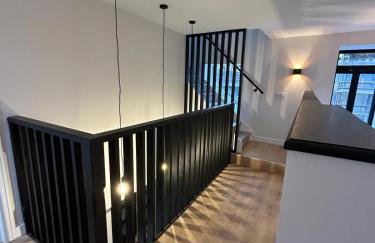 FLOUR MILL HOUSE at PITKERRO MILL, 4 double bedrooms, TVs, 3 en-suite, separate shower, wc, fully equipped kitchen, games room, large family lounge, private parking, WiFi, private garden and courtyard, long stay rates available through Honeycomb Hosts - Foto 12