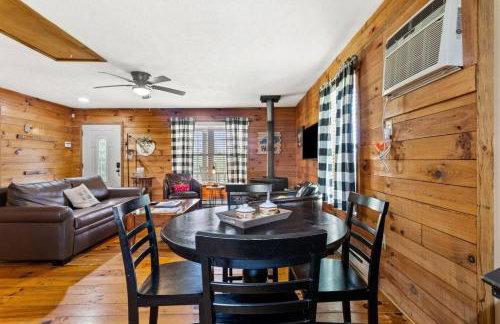 Heavenly Hideaway- Hot Tub, Firepit, Covered Patio - Foto 18