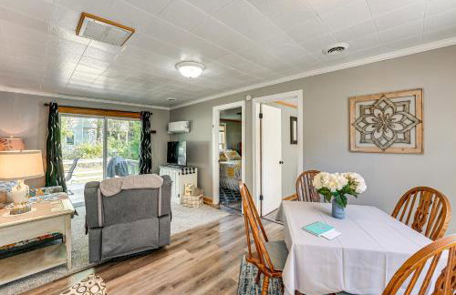 Wayland Retreat with Deck Walk to Downtown! - Foto 5