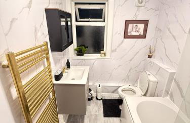 Royal 4 Bed House By City Centre - Foto 17