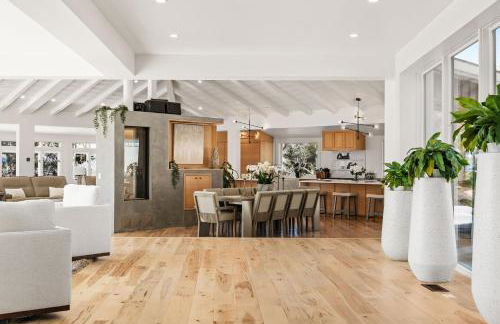 Exclusive Resort Escape - Heated Pool, Spa & Pickleball - Foto 21