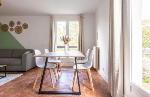 L'Oasis - Duplex - Parking Privé Gratuit - Terrasse Privée - 10mn RERD-T12 - 2 bedrooms - De 1 à 6 personnes - Shopping Mall - Primark - Piscine - Patinoire - Théâtre - Cinéma - Bibliothèque - Foto 20