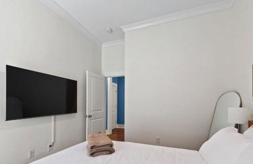 Fun & Renovated Artsy Downtown Apt Dog Friendly with Fully Fenced Backyard and Private Parking - Foto 18