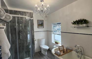 The Lily Pad - Boutique Townhouse, a short walk to Town Center and Racecourse - Photo 27