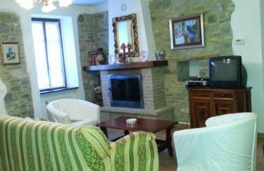 Refurbished 3 Bedroom Farmhouse in Emilia - Photo 65