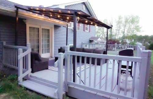 Family River Valley Retreat with Fireplace - Foto 7