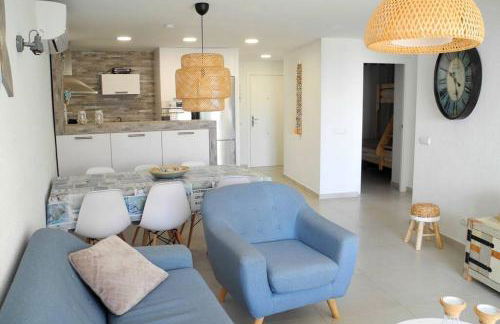 NEW! Modern apartment right on the beach! - Foto 9