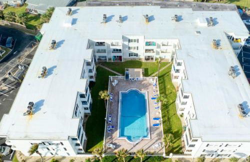 Oceanfront Elysium with a pool - Photo 46