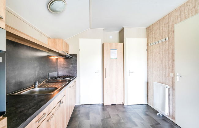 Glamping With Veranda Over Water - Photo 11