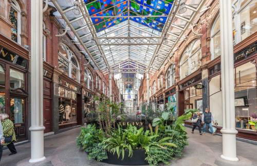 Shoppers Oasis - Heart of Leeds City Centre - Pass the Keys - Foto 48