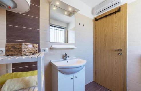 Stunning Apartment In Trget - Foto 30