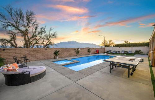 Views, Gameroom, Saltwater Pool & Hot tub, Firepit by MariamsBnb - Foto 11