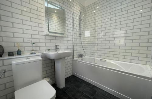 Restful Harbourside Apartment with Garden - Foto 4