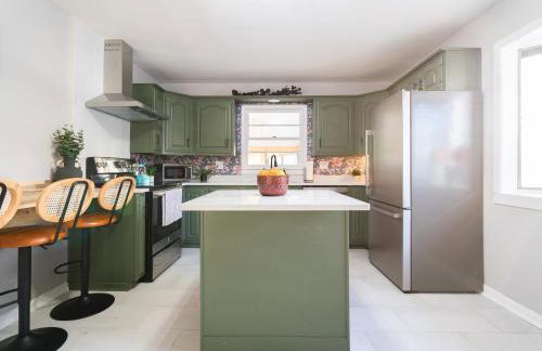 5 Bedroom 2 & 1 half Bath Group Stay Fun Design in Quiet Neighborhood - Foto 7