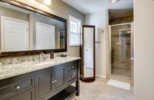 Hot Tub and Outdoor Kitchen Stylish Home in Bryan - Foto 15