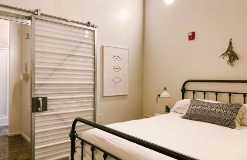 Modern Loft w/ View - Foto 17