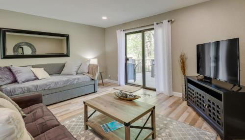 Bella Vista Townhome with Deck Near Back 40 Trails! - Foto 3