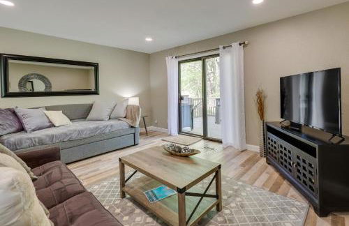 Bella Vista Townhome with Deck Near Back 40 Trails! - Foto 3