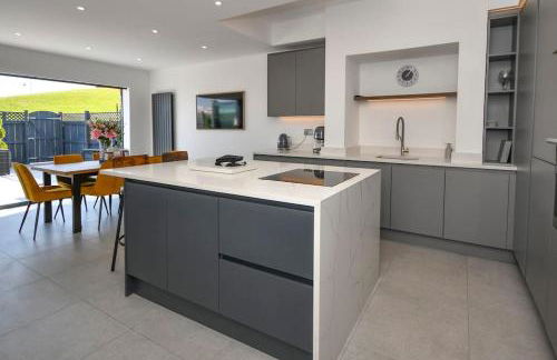 Dexters Den - Sea views, yards from Beach - Foto 1