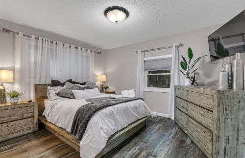 Renovated Lake Cabin with Fire Pit and Kayaks - Photo 24