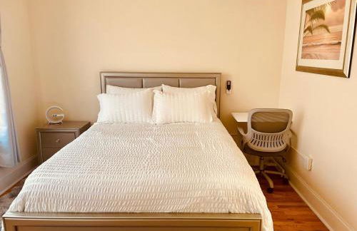 OoohLaLa! 2 Beds and 2 Full Baths w/Free Parking - Foto 57