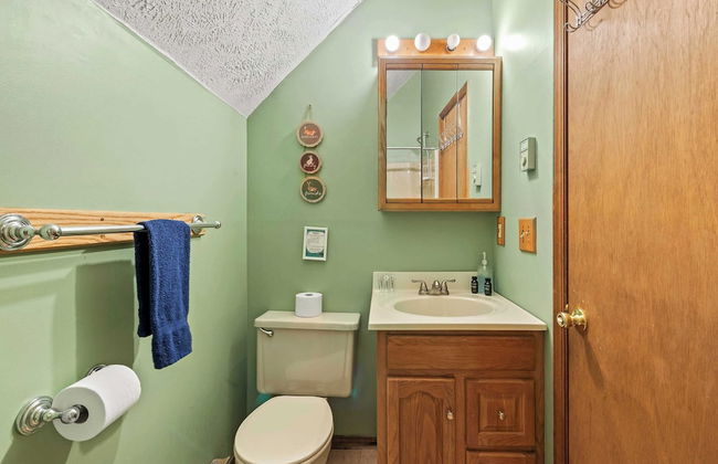 Hygge Home by Avantstay Deck for Outdoor Living, Fire Pit, Game Table - Photo 18