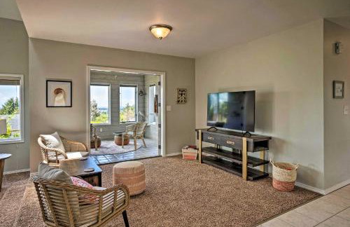 Chic Coos Bay Home with Pacific Ocean Views! - Foto 5