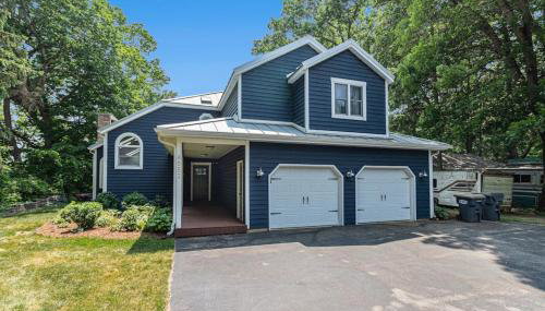 The Big Blue Lakehouse - Photo 1