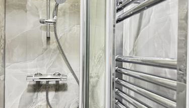 4BR Heathrow Base Free Parking Fast Wi-Fi - Foto 5