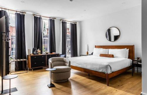 Historic Hotel, King Bed, Market Square View, Room # 201 - Foto 1