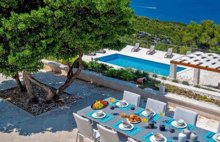 A gorgeous villa on a private property on the island Brač - Foto 3