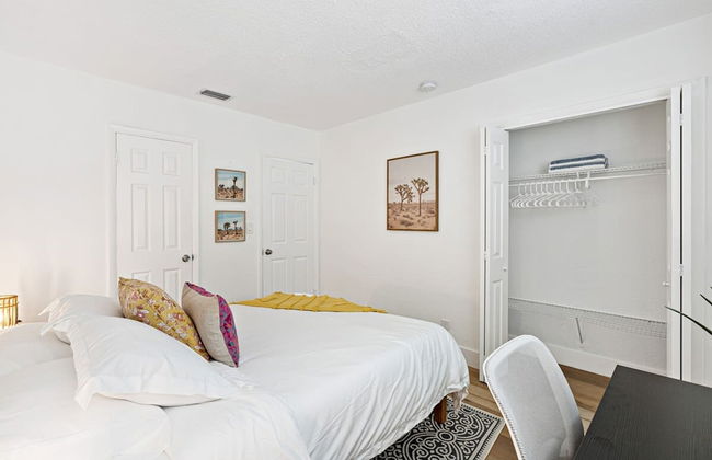 Stylish 2 BR Condo - Close to Riverwalk - Photo 15