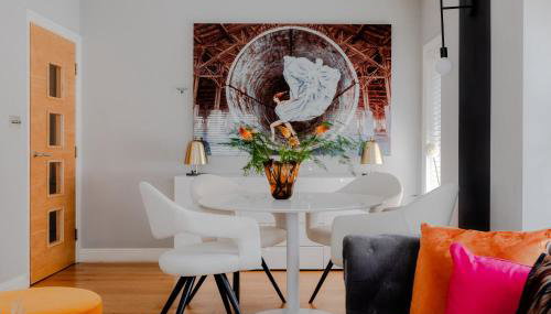 Cool Covent Garden Theatre Design Hub for Families Friends Couples - Foto 3