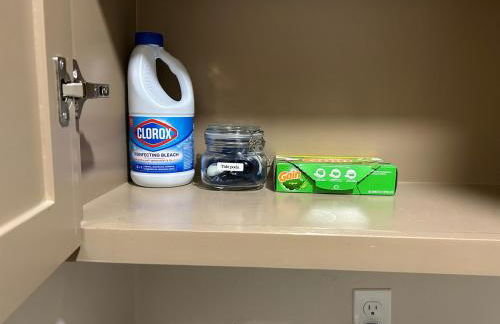 Quiet 2BR Retreat , Fenced yard , Modern Duplex - Foto 8