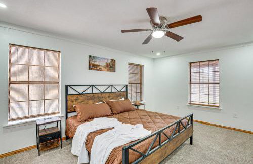 Near Lake Fork Home with Fire Pit in Yantis! - Foto 12