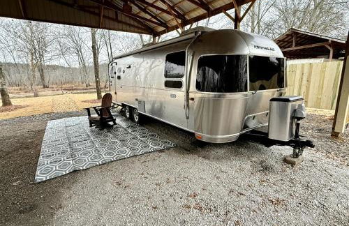 Peaceful Lakeside Covered Airstream with Firepit & Kayaks Near Centre, AL - Photo 1