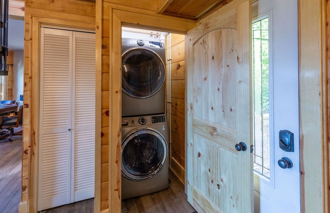 Stunning 2BR Cabin with Mountain Views - Foto 17