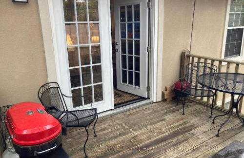 Classic City 3 bedroom 2 bath condo with deck close to UGA, Five Points, and Memorial Park in Athens - Photo 32