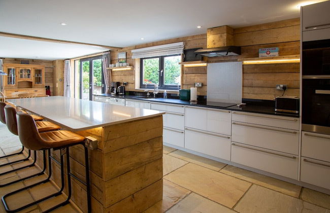 Owl Barn in Oxford With 5 Bedrooms and 5 Bathrooms - Photo 5