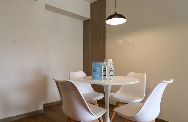 w Glorious 1BR w Balcony in Miraflores - Photo 5