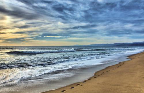 Steps 2 Beach- Luxury Home, Game Room, Roof Deck, Firepit, Pets OK - Foto 42