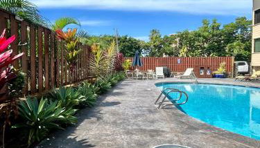 Kona 1br condo on Alii Dr saltwater pool surf sun AC close to magic sands beach - Foto 5, Garden, sunbed, Garden view