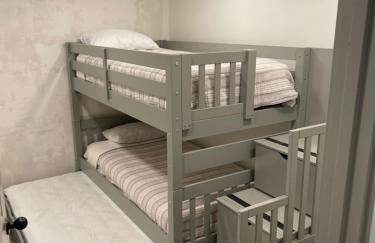 Main Street Farmhouse City Retreat by Hollyhock - Foto 32