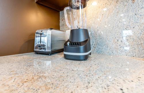 Caza Azul Luxury 4BR Getaway, Gated Community, Canal Views & Lift - Foto 15